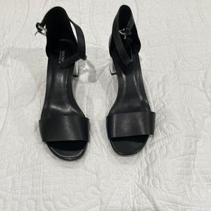 Michael kors sandal leather size 71/2